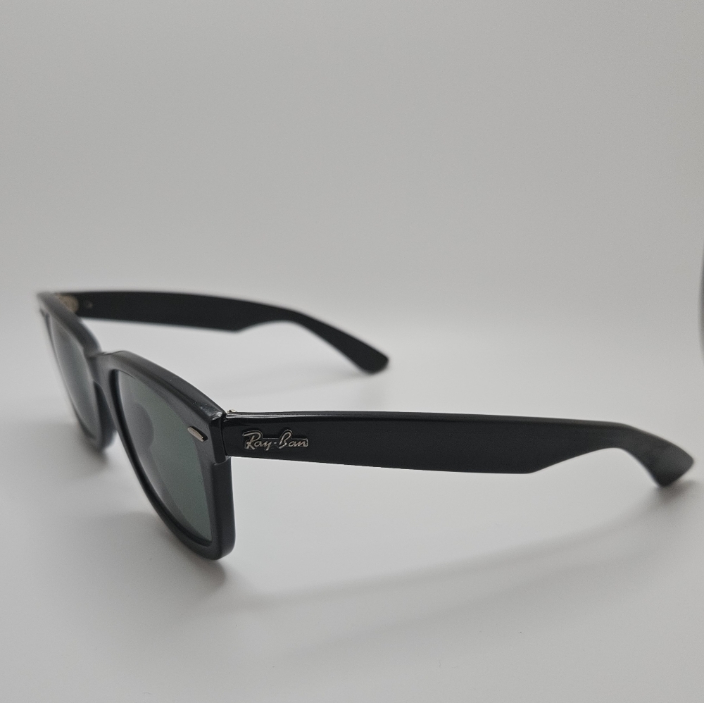 Vintage Ray-Ban B&L Wayfarer sunglasses L2008 - Picture 4 of 13